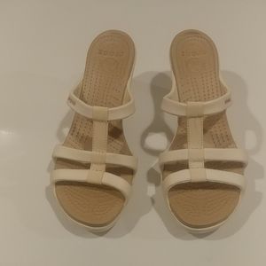 Crocs Size 8 White & Gold Cyprus Heels